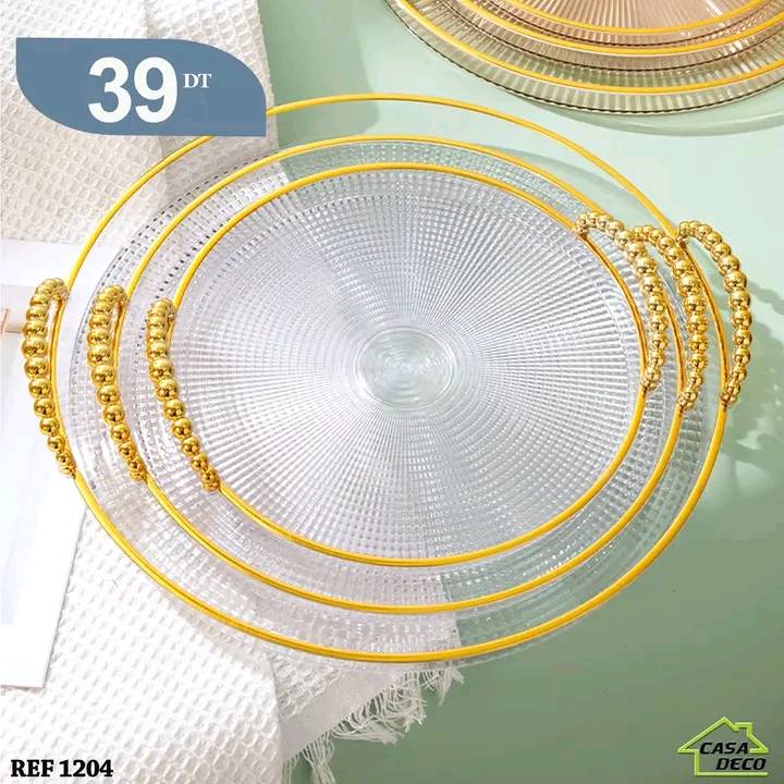 Plateaux transparent avec des mais doré 